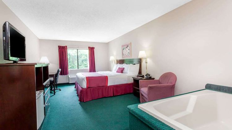 Ramada Limited Tell City Room