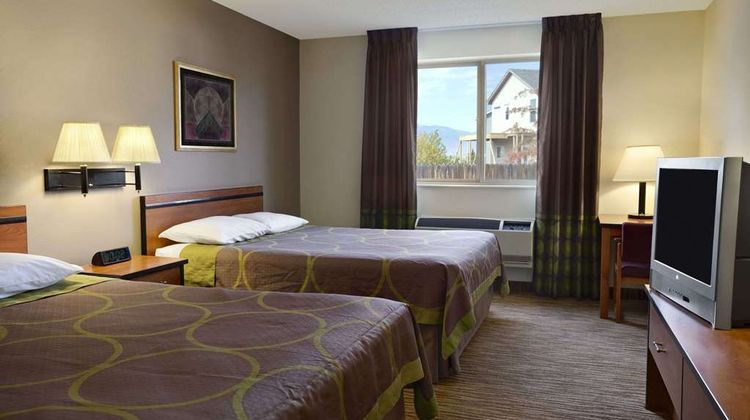 Super 8 Colorado Springs Airport Room
