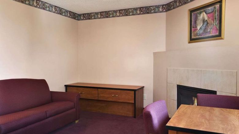 <b>Super 8 Colorado Springs Airport Room</b>. Images powered by <a href="https://iceportal.shijigroup.com/" title="IcePortal" target="_blank">IcePortal</a>.