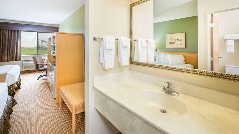 <b>Ramada Spirit Lake/Okoboji Room</b>. Images powered by <a href="https://iceportal.shijigroup.com/" title="IcePortal" target="_blank">IcePortal</a>.