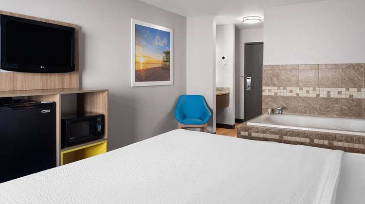 Days Inn Neenah Suite