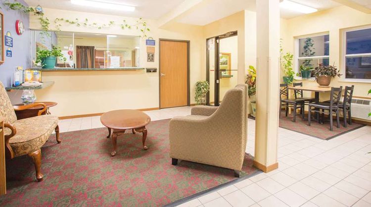 Days Inn - Lexington NE Lobby