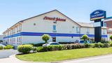 Howard Johnson Inn Wichita Airport Exterior