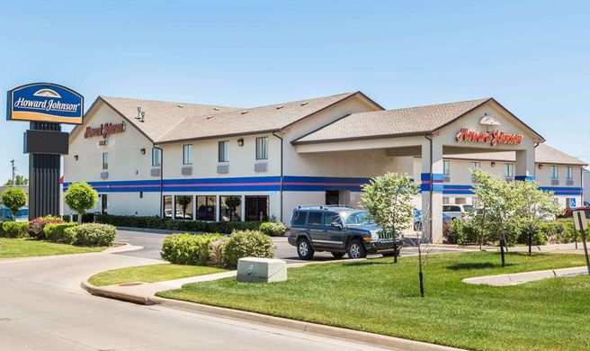 Howard Johnson Inn Wichita Airport Exterior
