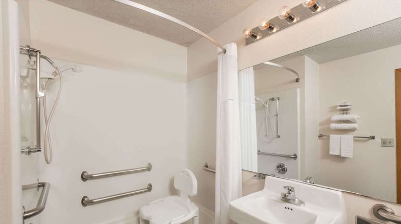 <b>Howard Johnson Inn Wichita Airport Room</b>. Images powered by <a href="https://iceportal.shijigroup.com/" title="IcePortal" target="_blank">IcePortal</a>.