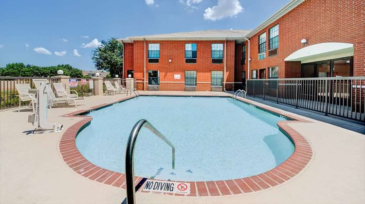 Days Inn Dallas Plano Pool