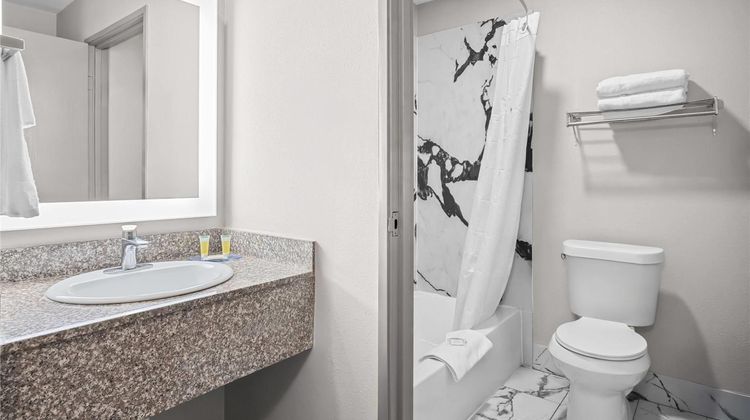 Days Inn Dallas Plano Suite