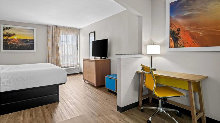 Days Inn Dallas Plano Suite