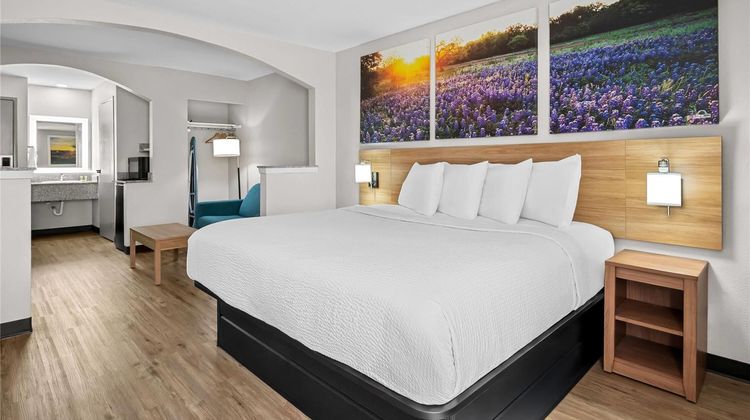 Days Inn Dallas Plano Suite