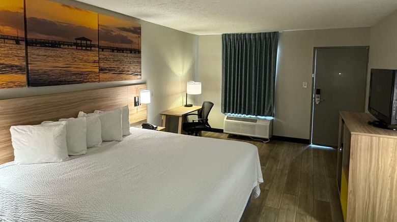 <b>Days Inn Crystal River Room</b>. Images powered by <a href="https://iceportal.shijigroup.com/" title="IcePortal" target="_blank">IcePortal</a>.