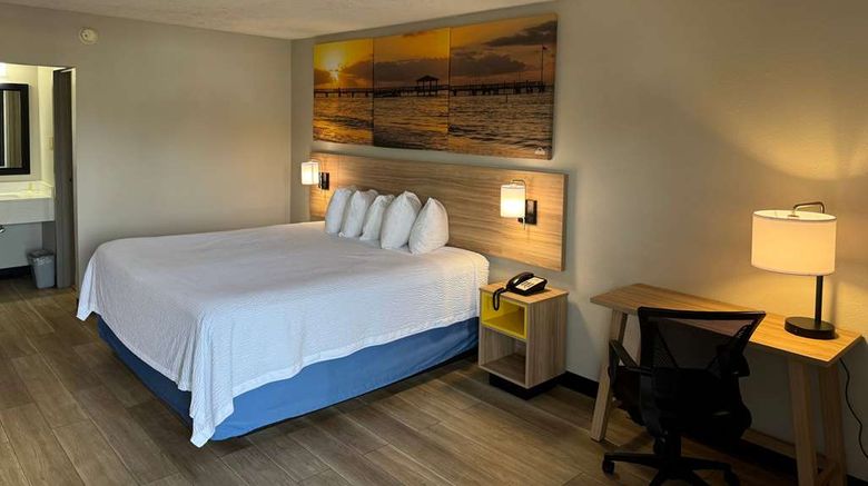 <b>Days Inn Crystal River Room</b>. Images powered by <a href="https://iceportal.shijigroup.com/" title="IcePortal" target="_blank">IcePortal</a>.