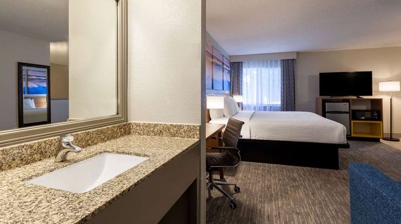 <b>Days Inn Racine/Sturtevant Suite</b>. Images powered by <a href="https://iceportal.shijigroup.com/" title="IcePortal" target="_blank">IcePortal</a>.