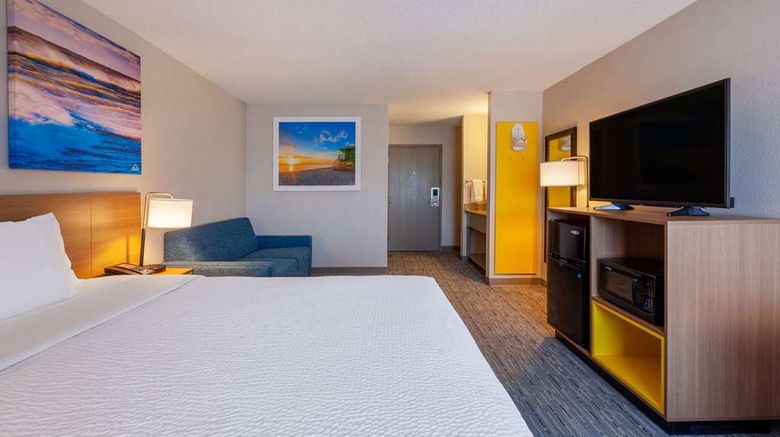 <b>Days Inn Racine/Sturtevant Room</b>. Images powered by <a href="https://iceportal.shijigroup.com/" title="IcePortal" target="_blank">IcePortal</a>.