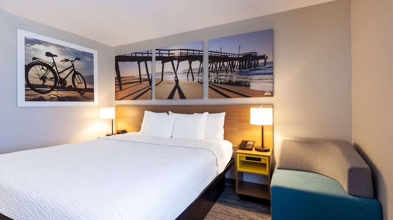 <b>Days Inn Racine/Sturtevant Room</b>. Images powered by <a href="https://iceportal.shijigroup.com/" title="IcePortal" target="_blank">IcePortal</a>.