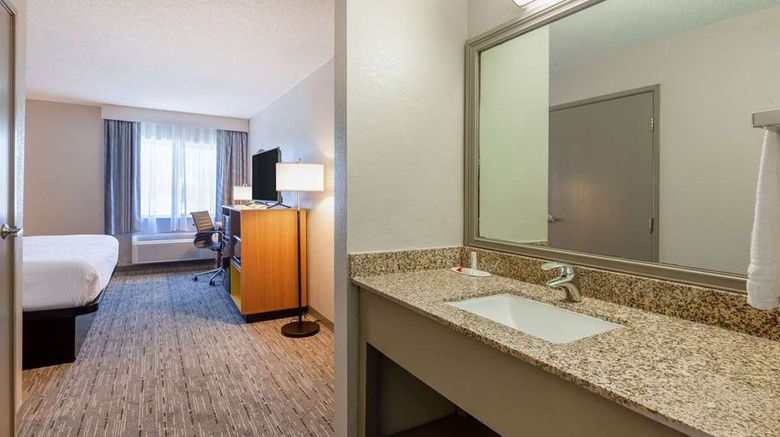 <b>Days Inn Racine/Sturtevant Room</b>. Images powered by <a href="https://iceportal.shijigroup.com/" title="IcePortal" target="_blank">IcePortal</a>.