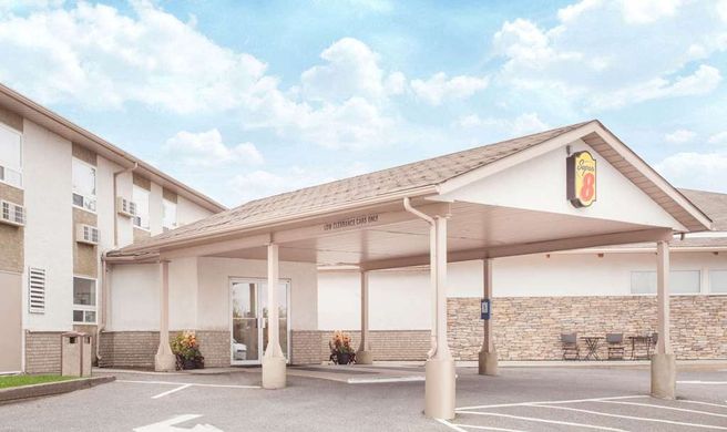 Super 8 Kenora Exterior