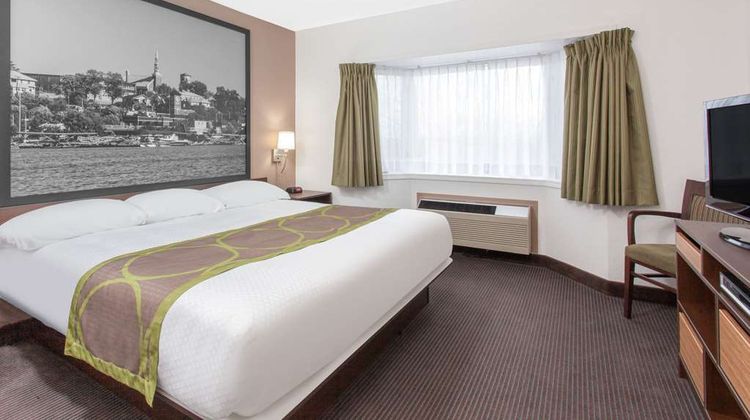 Super 8 Kenora Room