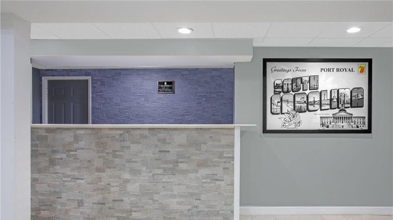 <b>Super 8 Port Royal/Beaufort Lobby</b>. Images powered by <a href="https://iceportal.shijigroup.com/" title="IcePortal" target="_blank">IcePortal</a>.