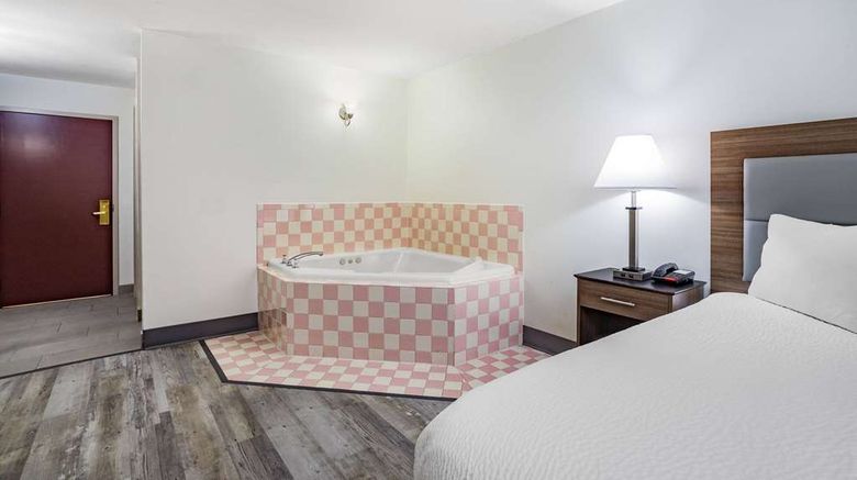 <b>Ramada Hendersonville Suite</b>. Images powered by <a href="https://iceportal.shijigroup.com/" title="IcePortal" target="_blank">IcePortal</a>.