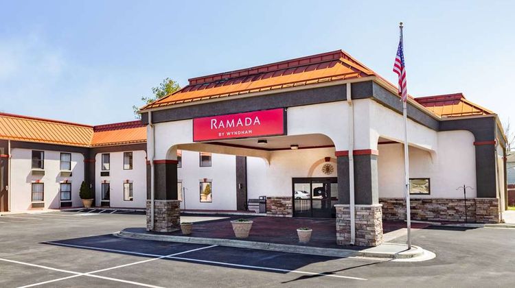 Ramada Hendersonville Exterior