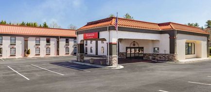 Ramada Hendersonville Exterior
