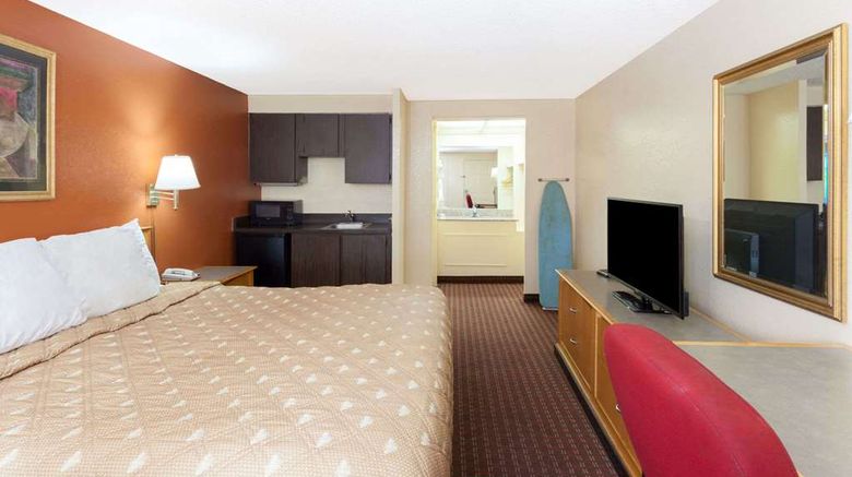 <b>Knights Inn Atlanta East Room</b>. Images powered by <a href="https://iceportal.shijigroup.com/" title="IcePortal" target="_blank">IcePortal</a>.