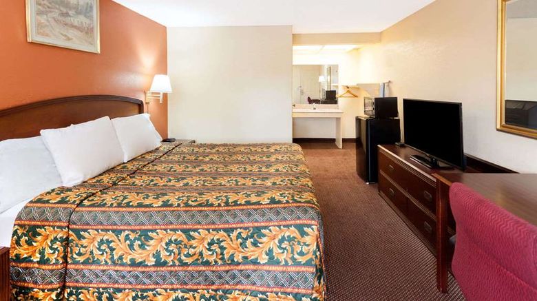 <b>Knights Inn Atlanta East Room</b>. Images powered by <a href="https://iceportal.shijigroup.com/" title="IcePortal" target="_blank">IcePortal</a>.