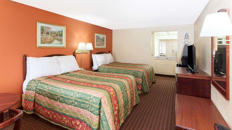 <b>Knights Inn Atlanta East Room</b>. Images powered by <a href="https://iceportal.shijigroup.com/" title="IcePortal" target="_blank">IcePortal</a>.