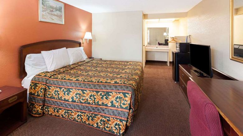 <b>Knights Inn Atlanta East Room</b>. Images powered by <a href="https://iceportal.shijigroup.com/" title="IcePortal" target="_blank">IcePortal</a>.