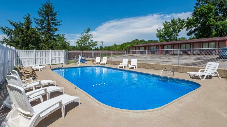 <b>Knights Inn Ashland Pool</b>. Images powered by <a href="https://iceportal.shijigroup.com/" title="IcePortal" target="_blank">IcePortal</a>.