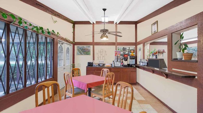 <b>Knights Inn Battle Creek Lobby</b>. Images powered by <a href="https://iceportal.shijigroup.com/" title="IcePortal" target="_blank">IcePortal</a>.