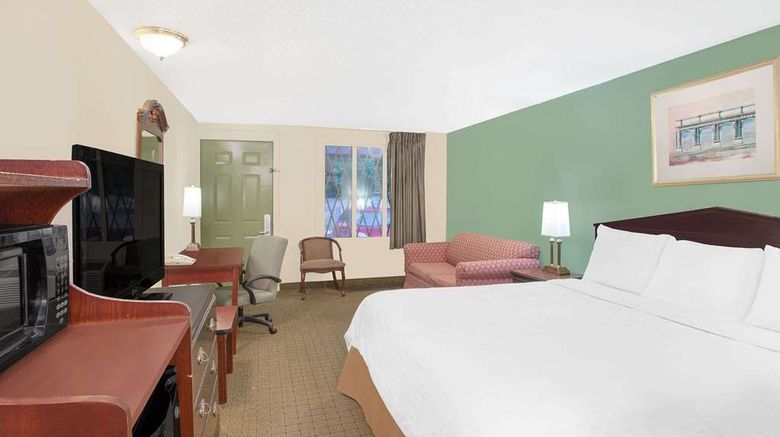 <b>Knights Inn Battle Creek Room</b>. Images powered by <a href="https://iceportal.shijigroup.com/" title="IcePortal" target="_blank">IcePortal</a>.