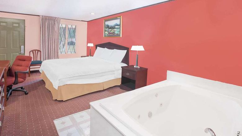 <b>Knights Inn Battle Creek Suite</b>. Images powered by <a href="https://iceportal.shijigroup.com/" title="IcePortal" target="_blank">IcePortal</a>.