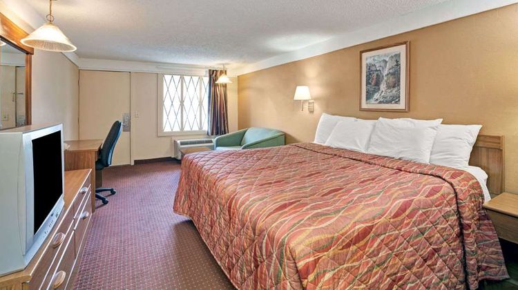 Knights Inn Charleston East Room