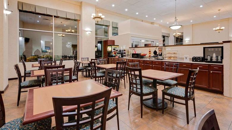 <b>Ramada Cleveland Airport West Restaurant</b>. Images powered by <a href="https://iceportal.shijigroup.com/" title="IcePortal" target="_blank">IcePortal</a>.