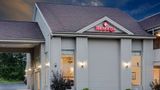 Ramada Cleveland Airport West Exterior