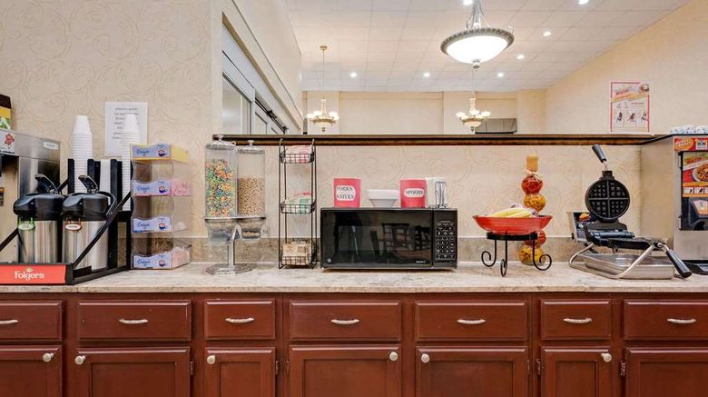 <b>Ramada Cleveland Airport West Restaurant</b>. Images powered by <a href="https://iceportal.shijigroup.com/" title="IcePortal" target="_blank">IcePortal</a>.