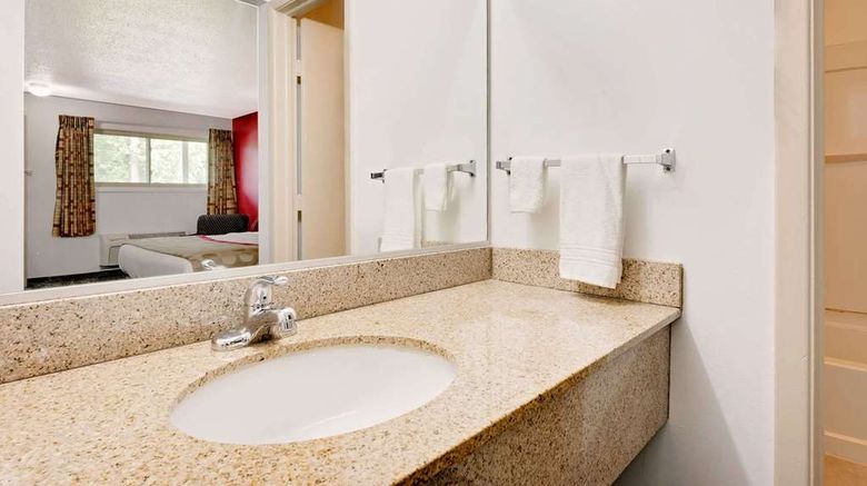 <b>Ramada Cleveland Airport West Room</b>. Images powered by <a href="https://iceportal.shijigroup.com/" title="IcePortal" target="_blank">IcePortal</a>.
