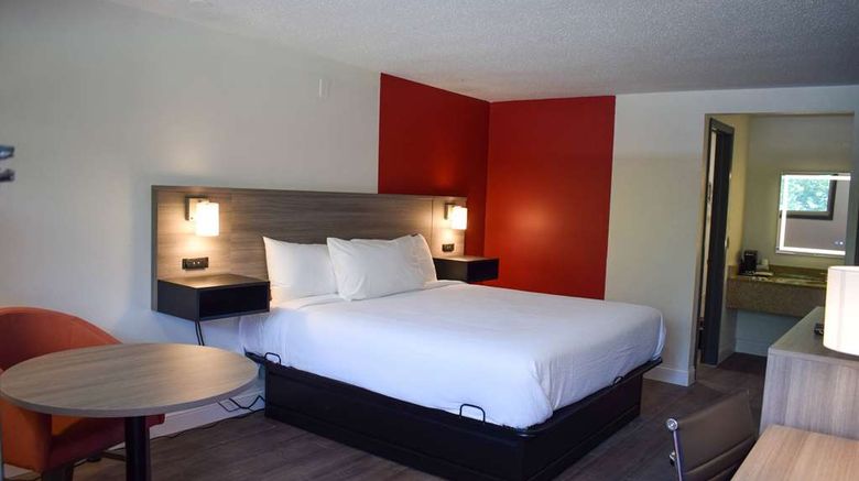 <b>Ramada Cleveland Airport West Room</b>. Images powered by <a href="https://iceportal.shijigroup.com/" title="IcePortal" target="_blank">IcePortal</a>.