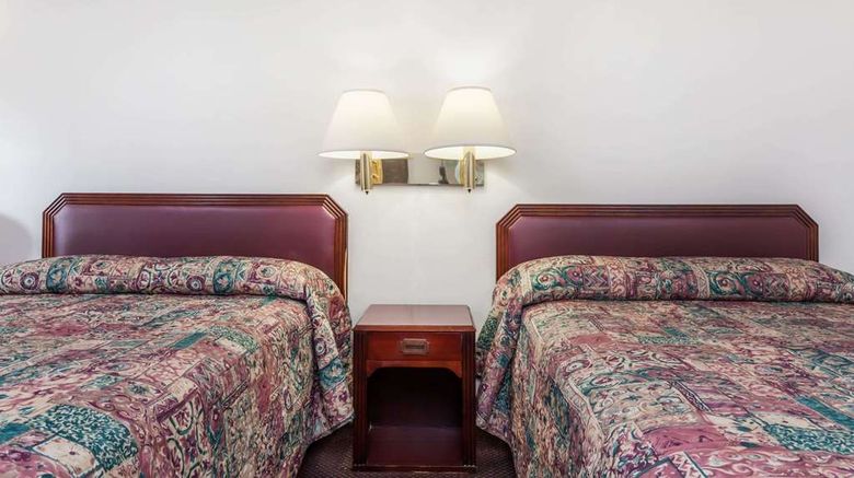 <b>Knights Inn Columbia Northwest Room</b>. Images powered by <a href="https://iceportal.shijigroup.com/" title="IcePortal" target="_blank">IcePortal</a>.