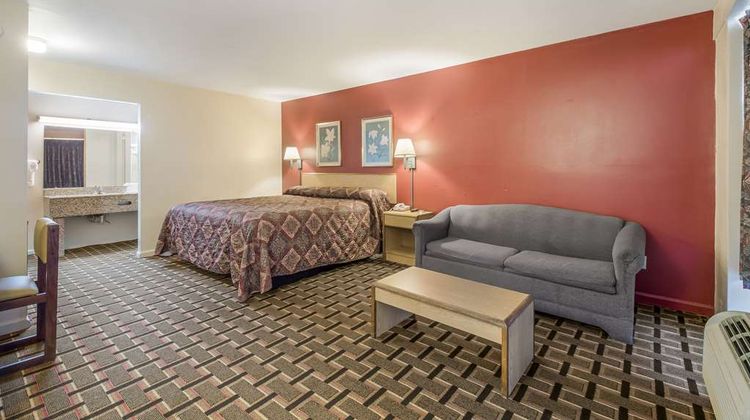 Knights Inn Cleveland Room