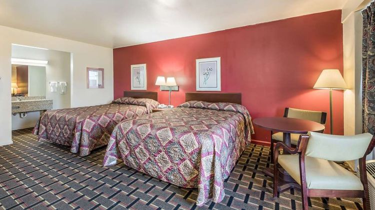 Knights Inn Cleveland Room