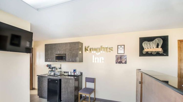 Knights Inn Cleveland Lobby