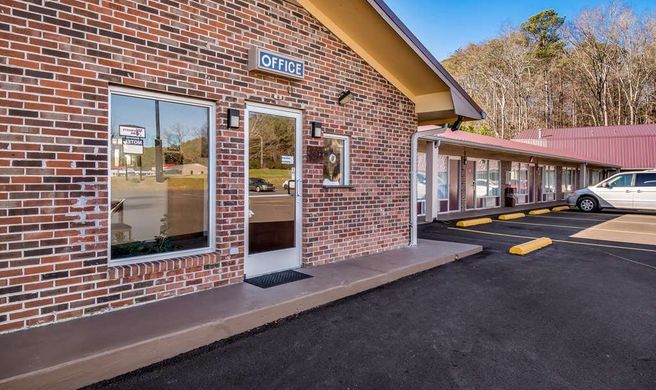 Knights Inn Cleveland Exterior