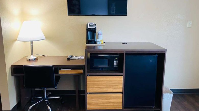 <b>Super 8 Danville Room</b>. Images powered by <a href="https://iceportal.shijigroup.com/" title="IcePortal" target="_blank">IcePortal</a>.