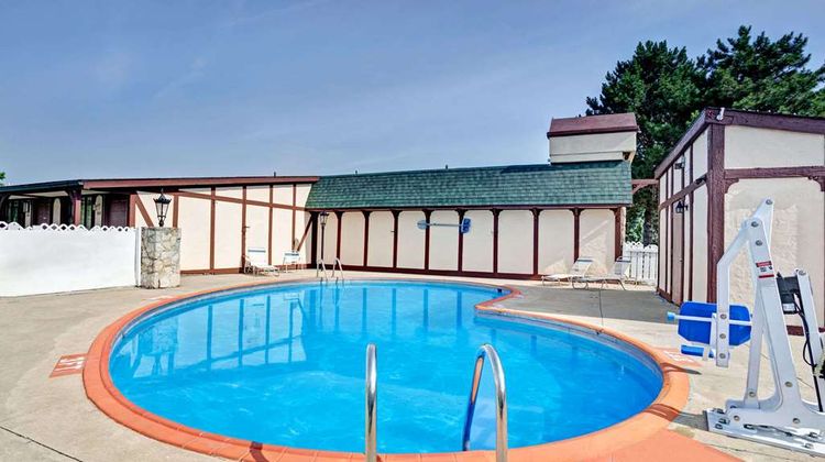 Knights Inn Madison Heights Pool