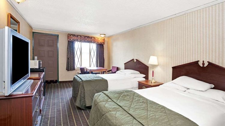 Knights Inn Madison Heights Room