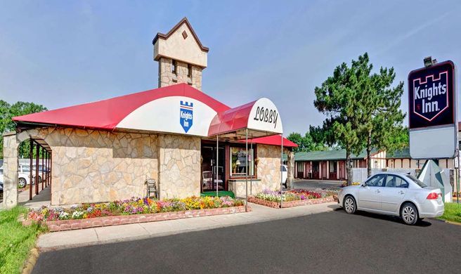 Knights Inn Madison Heights Exterior