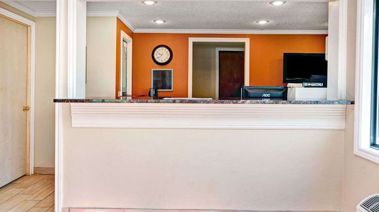 Knights Inn Detroit/Sterling Heights Lobby