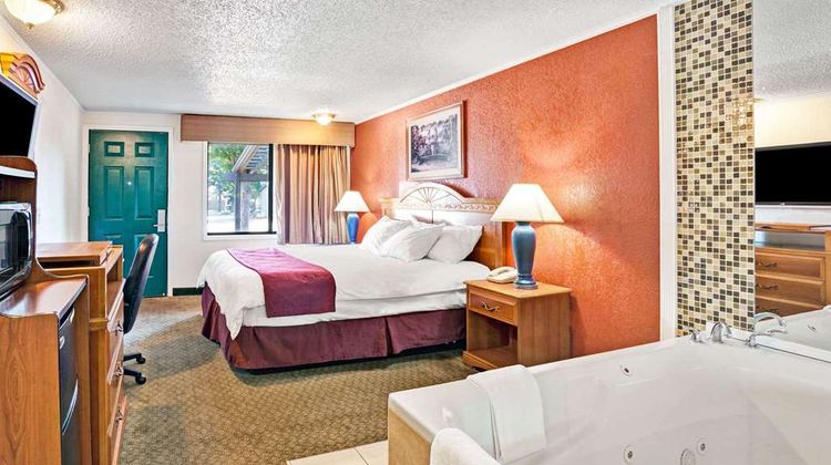 Knights Inn Detroit/Sterling Heights Room